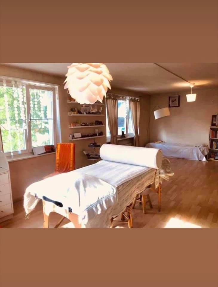 Yvette Plimmer 20+ Jahre Reiki Meisterin/Lehrerin DE/EN 式レイキ臼井靈氣療法 traditionell Usui Shiki Ryoho 12 Raum zu vermieten Praxis13...